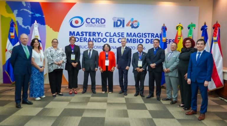 Magistrada Palacios concluyó clase Magistral Mastery sobre Liderzgo.