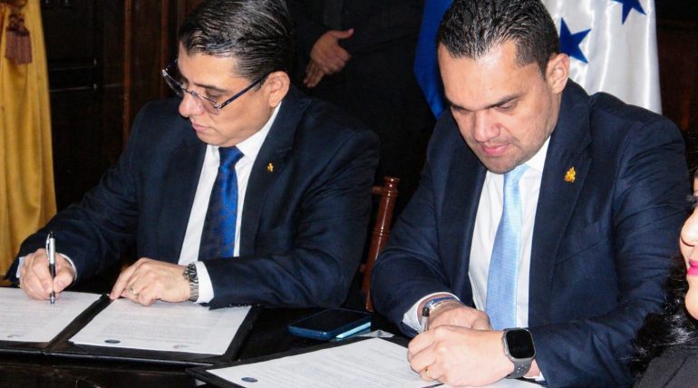 El TSC y el Congreso Nacional firman convenio de Cooperación