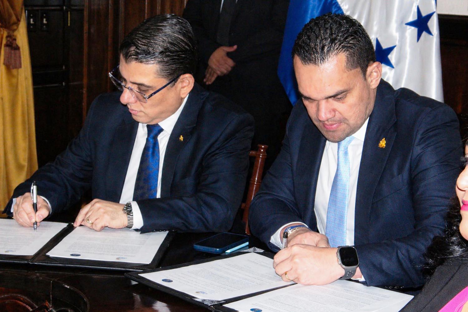El TSC y el Congreso Nacional firman convenio de Cooperación