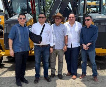 Magistrado presidente en entrega de maquinaria municipal