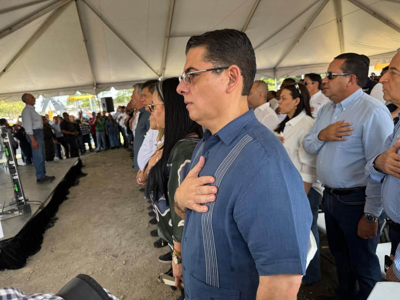 Magistrado Ricardo Montes en entrega de maquinaria municipal