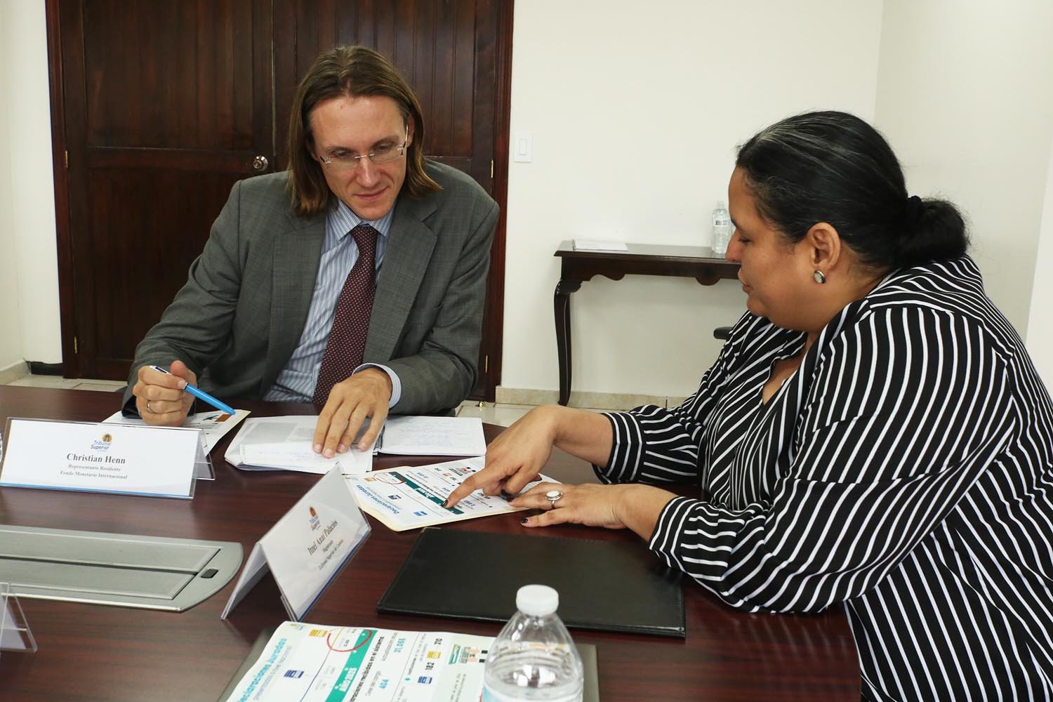 Magistrada Palacios en reunión con Misión del FMI